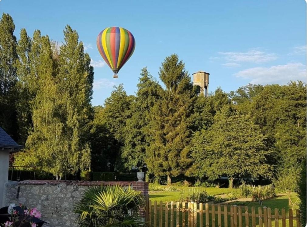 Le Coeur De La Petite Cisse Bed and Breakfast Monteaux Exterior foto