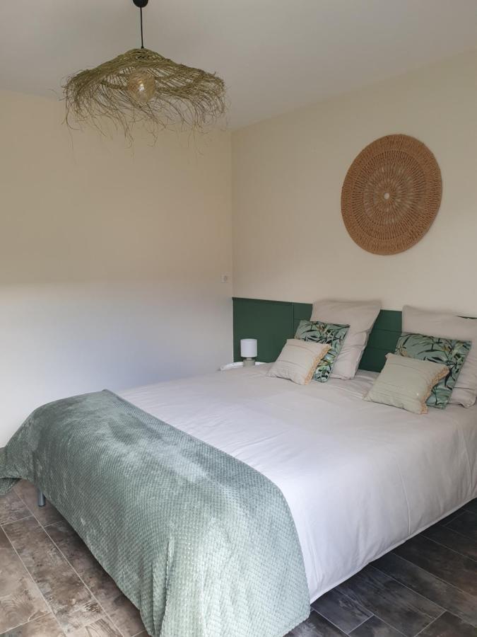 Le Coeur De La Petite Cisse Bed and Breakfast Monteaux Exterior foto