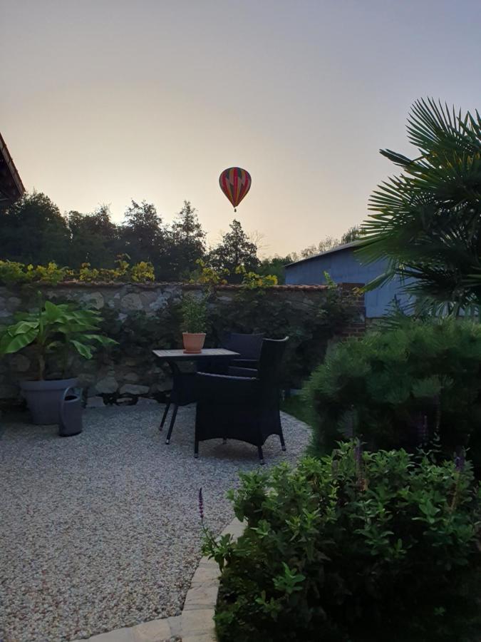 Le Coeur De La Petite Cisse Bed and Breakfast Monteaux Exterior foto